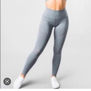 Small alphalete aero leggings